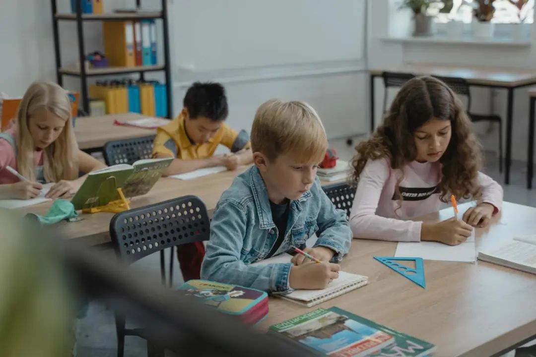 四岁小孩视力多少正常？近视了怎么办？
