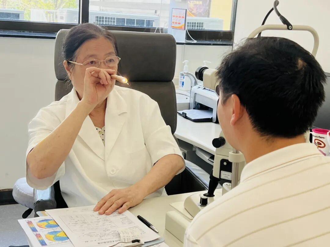 同是白内障手术，为何有人术后不用戴眼镜，有人却要备3副？区别在这里！