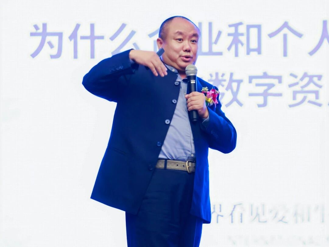 康晶金眼科创始人赵云林出席智慧医疗论坛，分享AI数字人中台在医疗领域的应用